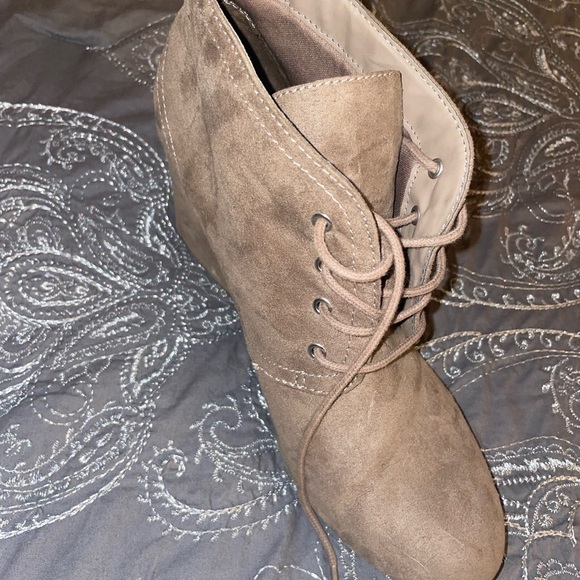 Tan Winter Wedge - Picture 3 of 4